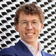 'Ik denk graag mee met (jonge) enthousiaste ondernemers. Naast start-ups en gevestigde ondernemers, sta ik ook ondernemingen bij die aanlopen tegen een reorganisatie. Vanuit mijn ervaring in de faillissementspraktijk, weet ik namelijk exact wat de risico's van het ondernemerschap zijn.'